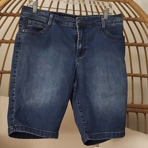 Nine West Women's Blue Jean Shorts Zip Close 5 Pocket Style Sz 12